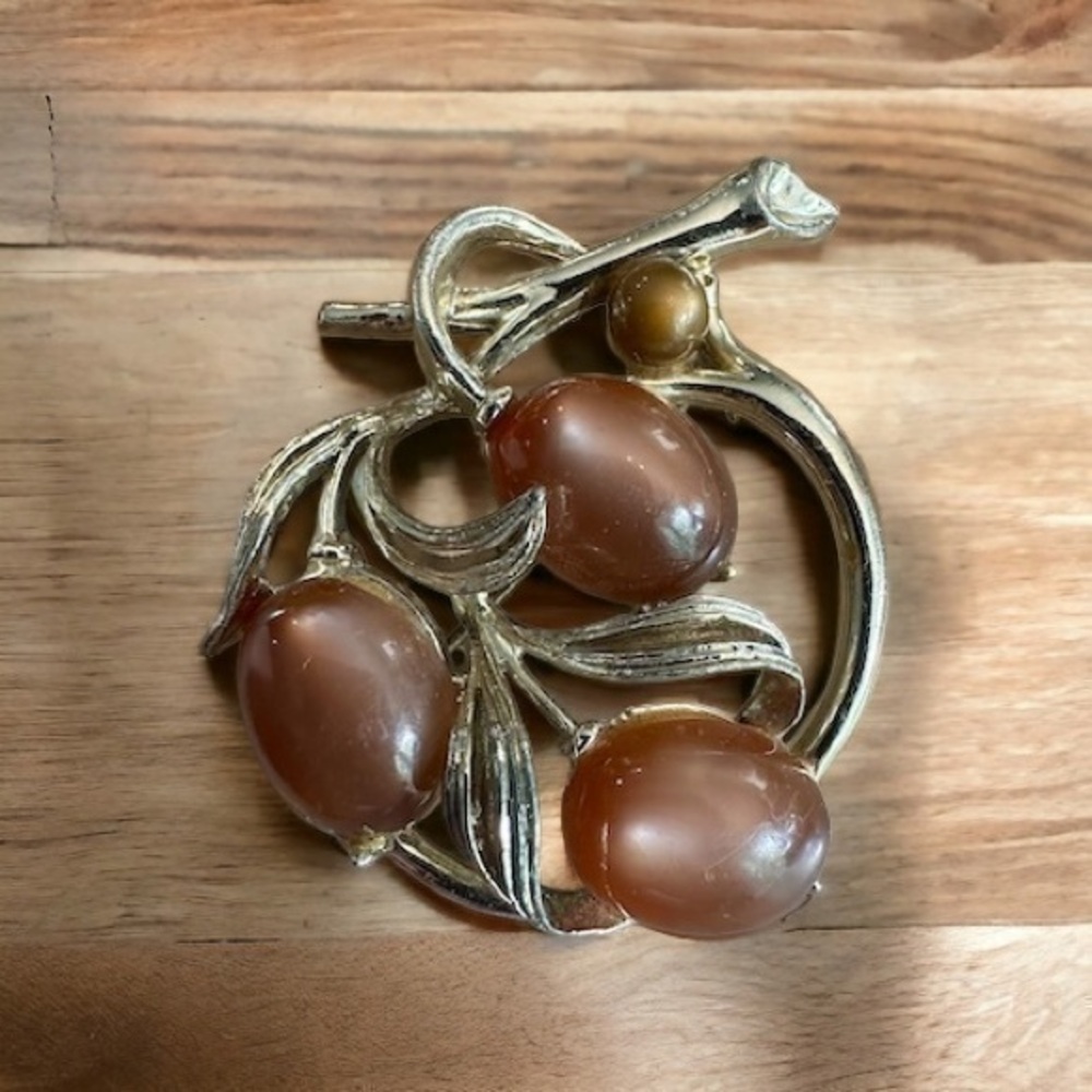 Vintage Demi Lisner Moonglow Lucite Brooch
